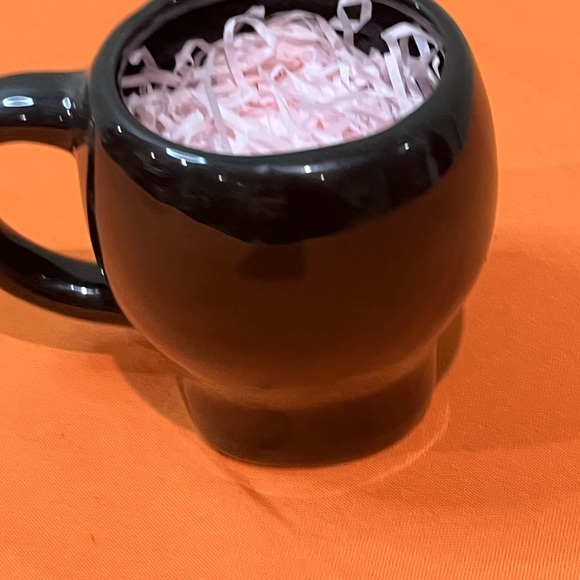 Royal Norfolk Black Skull Mug - Picture 4 of 8